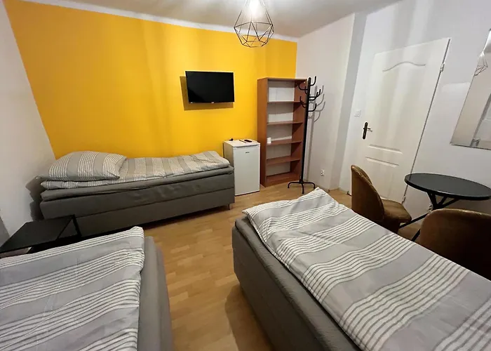 Fotonhouse Biala Hostel *